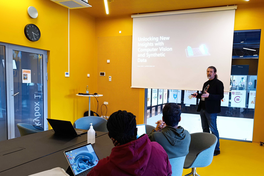 Goran Vuksic presenting to a group of people